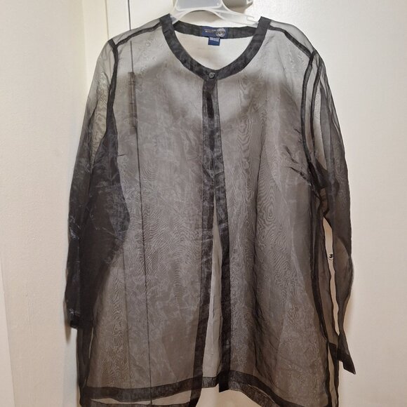 BLACK SHEAR TOP. - Picture 1 of 4